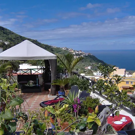 Mit Privatem Balkon Sowie Meer- Und Gebirgsblick Im Modernen Stil Lejlighed *